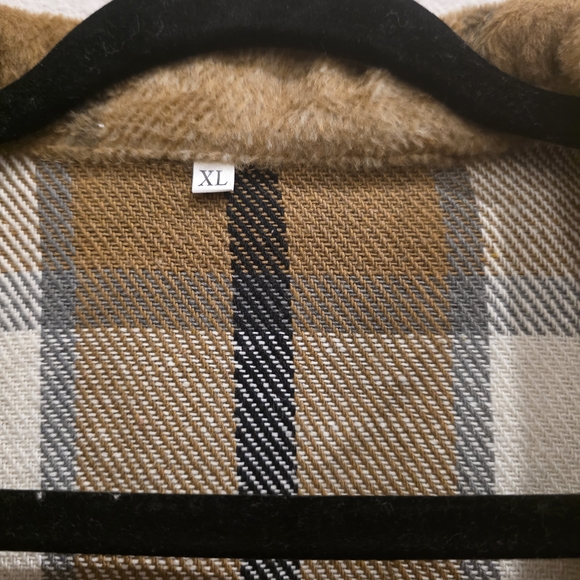 Plaid Button-Up Women's Jacket - Picture 2 of 3